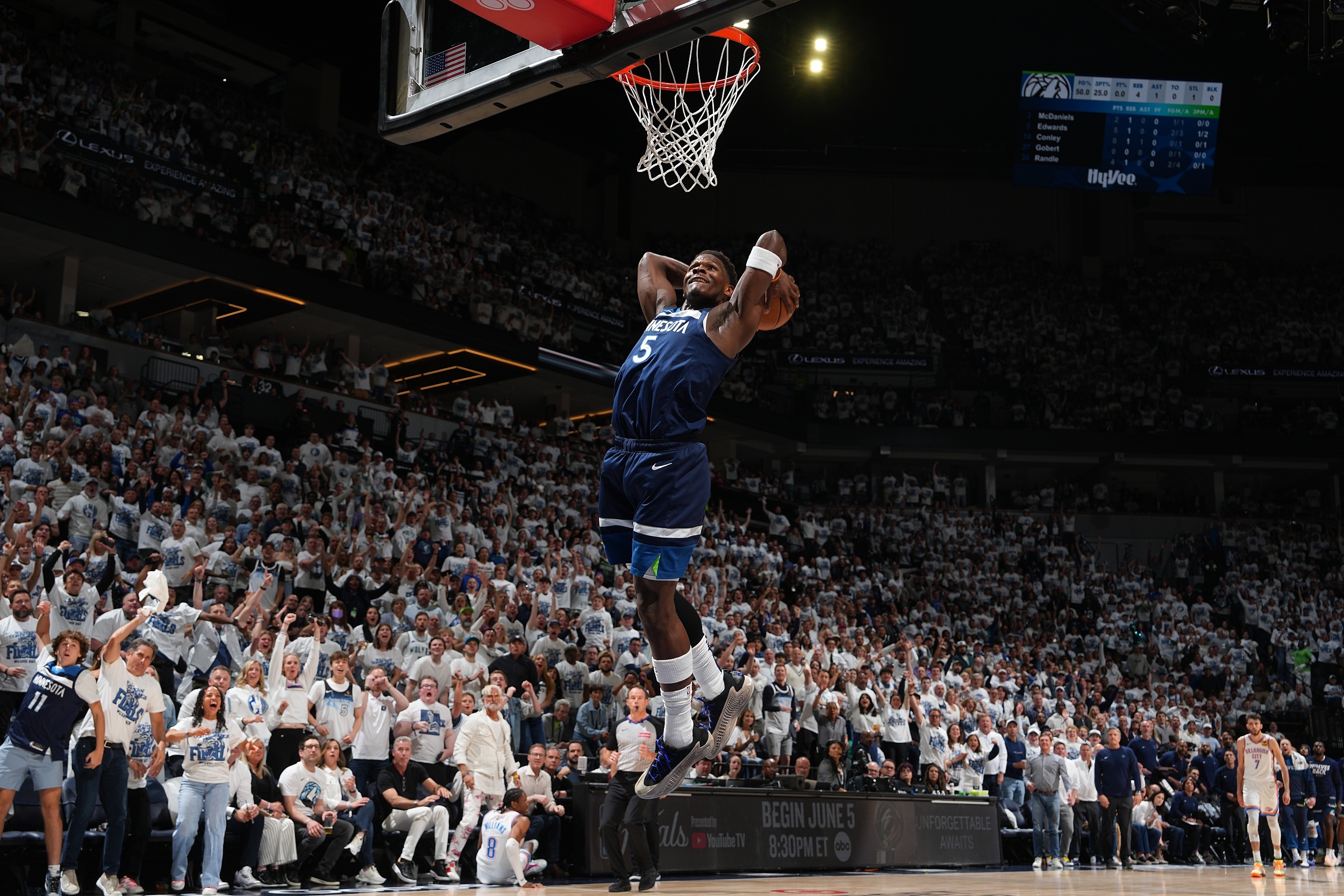 包含从今晨曼联状态回暖——欧篮联节点到来到转折点明尼苏达森林狼远射贴柱，冲刺阶段纽约尼克斯强势反弹的词条