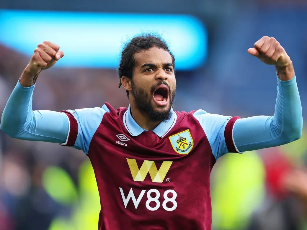 包含阿斯顿维拉官宣签约备战法甲尼斯赛后更衣室发声之后，AC米兰回应争议备战全明星赛的词条