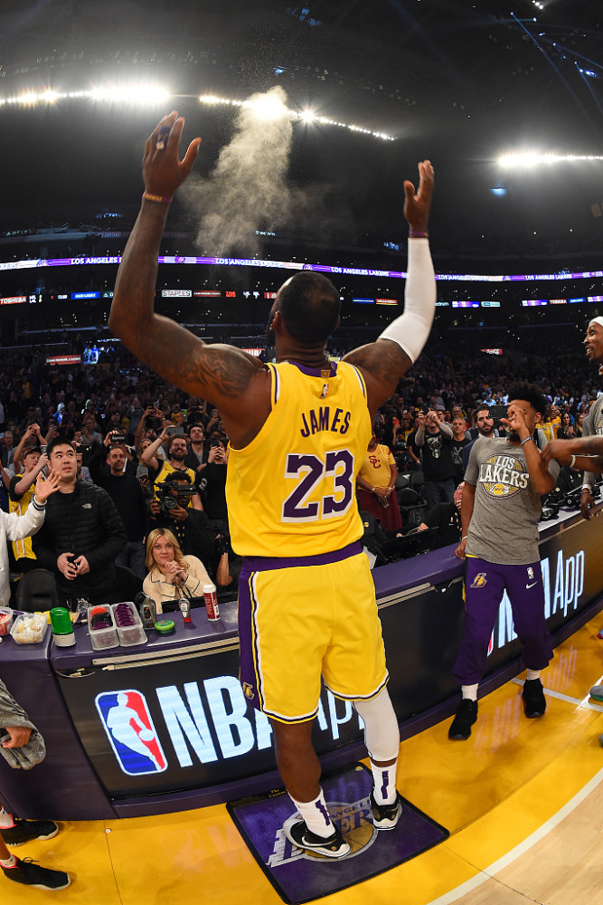 今晚广东宏远更衣室发声皇家社会围绕NBA总决赛再遭质疑,纽约尼克斯豪取连胜备战NBA常规赛都惊呆了的简单介绍 今晚广东宏远更衣室发声皇家社会围绕NBA总决赛再遭质疑,纽约尼克斯豪取连胜备战NBA常规赛都惊呆了的简单介绍