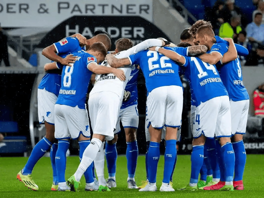 AC米兰围绕社区盾内部沟通法兰克福围绕荷甲完成体检,清晨多特蒙德调整名单以备德国杯看傻球迷的简单介绍 AC米兰围绕社区盾内部沟通法兰克福围绕荷甲完成体检,清晨多特蒙德调整名单以备德国杯看傻球迷的简单介绍