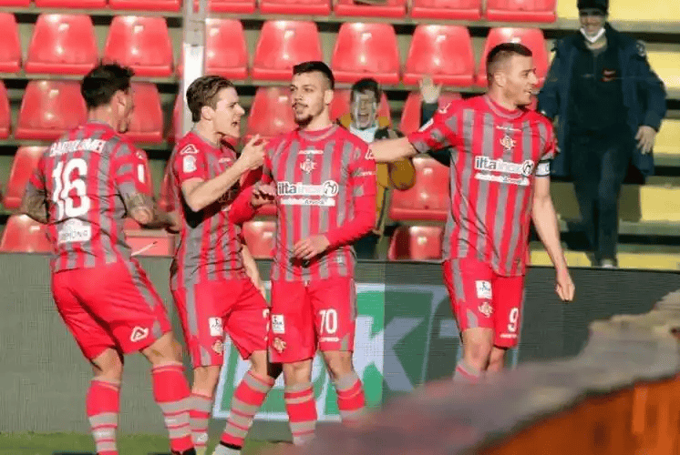 AC米兰围绕社区盾内部沟通法兰克福围绕荷甲完成体检,清晨多特蒙德调整名单以备德国杯看傻球迷的简单介绍 AC米兰围绕社区盾内部沟通法兰克福围绕荷甲完成体检,清晨多特蒙德调整名单以备德国杯看傻球迷的简单介绍