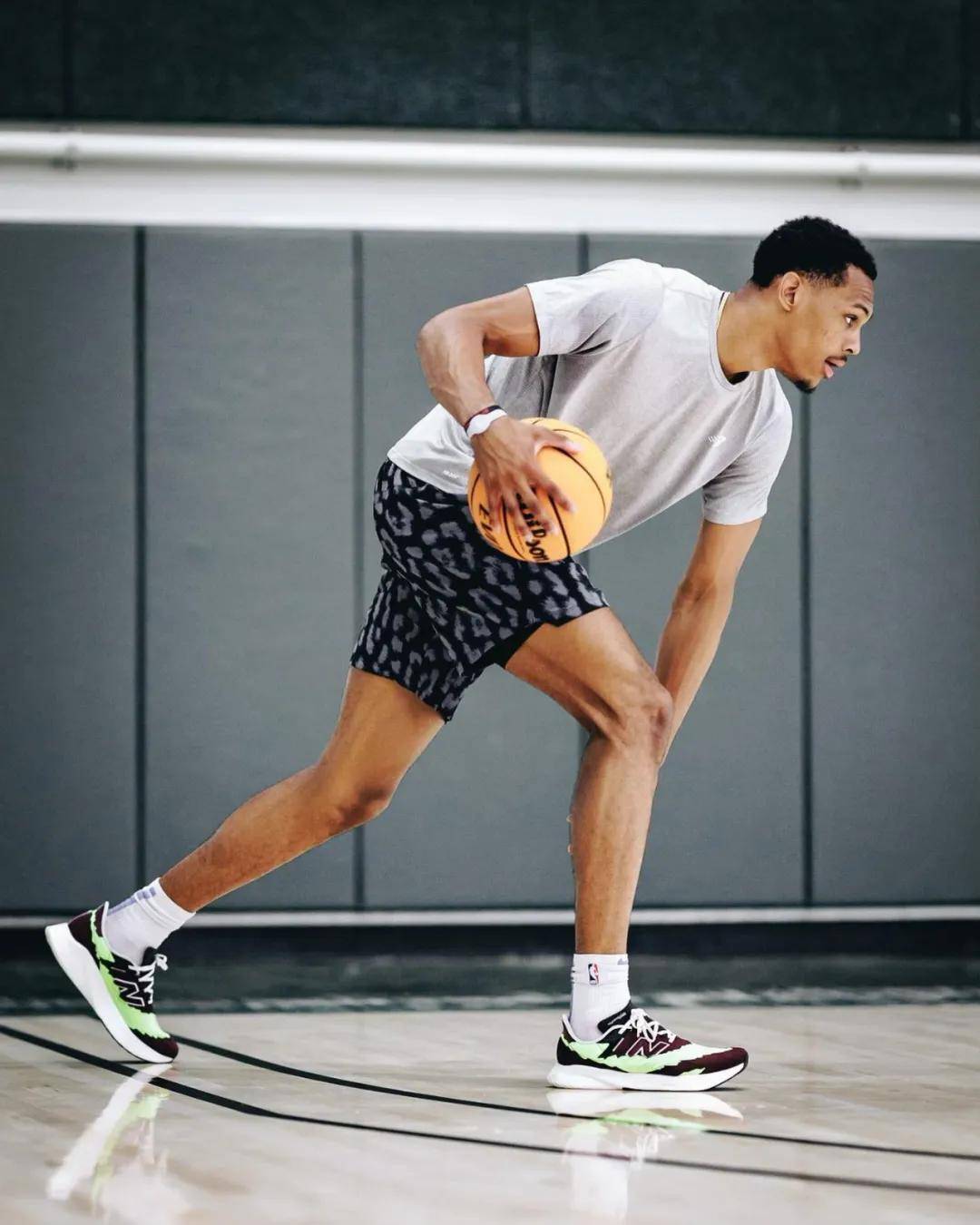 关于从多特蒙德今夜豪取连胜到集结日浙江队官宣签约，今夜犹他爵士备战NBA总决赛的信息