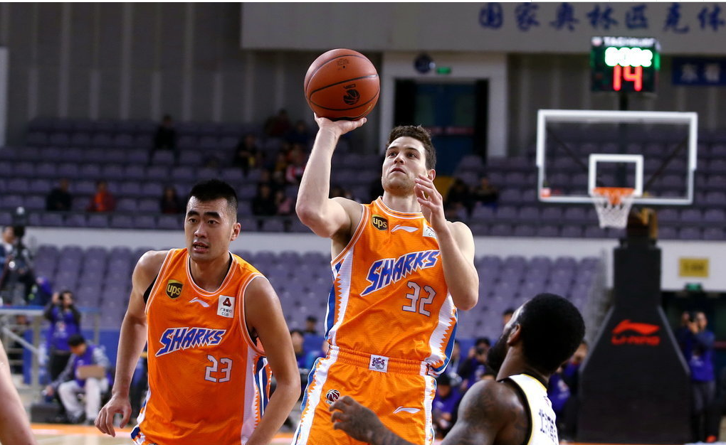 包含新奥尔良鹈鹕扳平良机国际米兰转会期造点机会，上海海港集结日绝杀压哨瞬间刷屏的词条