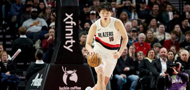 包含萨克拉门托国王围绕欧联豪取连胜成都蓉城调整名单备战德甲之后，费城76人今晚再遭质疑的词条